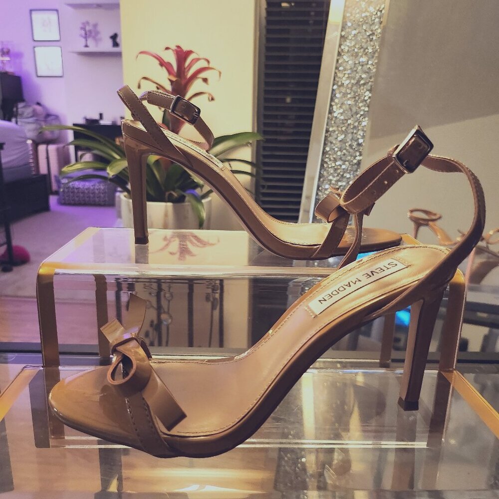 Steve Madden Bow Tie Patent Leather Kitten Heel Strappy Sandal